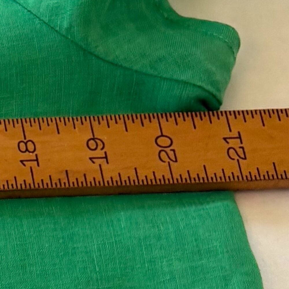 Button-Back, Short-Sleeved Green Linen Blouse by C & C California, Size Medium - Picture 7 of 9